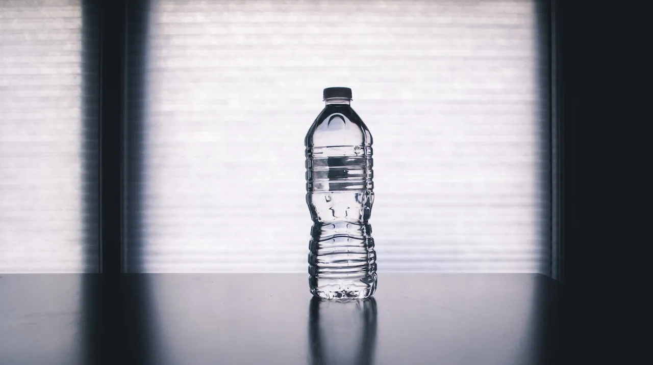 Jangan Lagi Mengisi Ulang Air Minum pada Botol Plastik Sekali Pakai, Potensi Bahayanya Banyak! 5