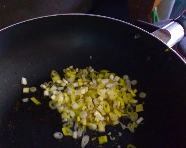 Resep Nasi Goreng Telur Korea yang Praktis & Enak 10