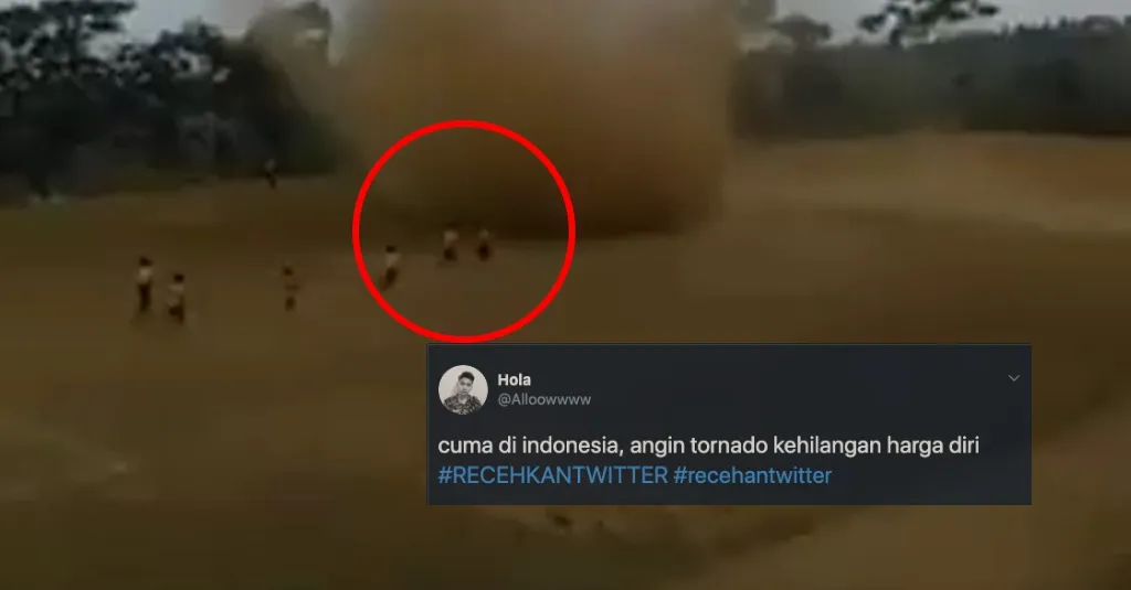 Heboh Video Anak-Anak Mendekati Pusaran Angin. Puting Beliung Berasa Wahana Taman Bermain~