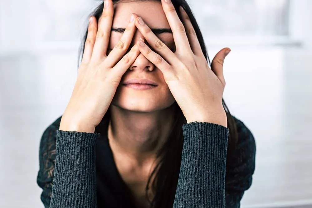 5 Cara Mengatasi Stress yang Berlebihan. Menyendiri Juga Bisa Membantu lho!