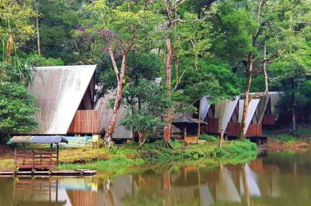 Potret Telaga Warna Puncak Bogor, Sajikan Keindahan Gradasi Warna yang Menakjubkan 11