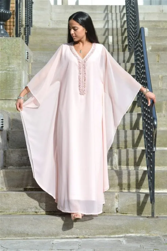8 Ide Kaftan yang Pantas Dipakai Walau Nggak Lebaran 14