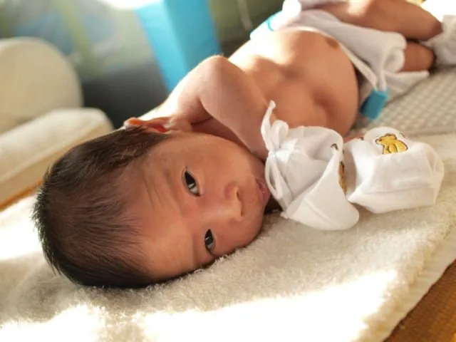 7 Manfaat Luar Biasa Menjemur Bayi di Pagi Hari. Sehat dan Bisa Bikin Dia Happy! 11