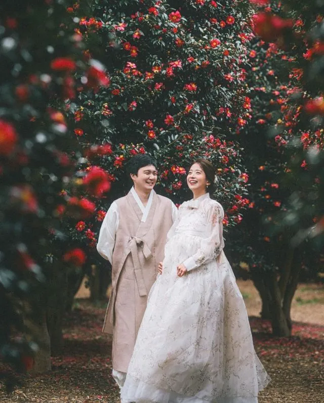 11 Foto Prewedding Ala Korea dalam Balutan Hanbok 14