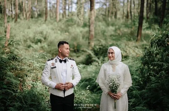 12+ Ide Prewedding Tanpa Bersentuhan, Mesra dan Elegan! 22
