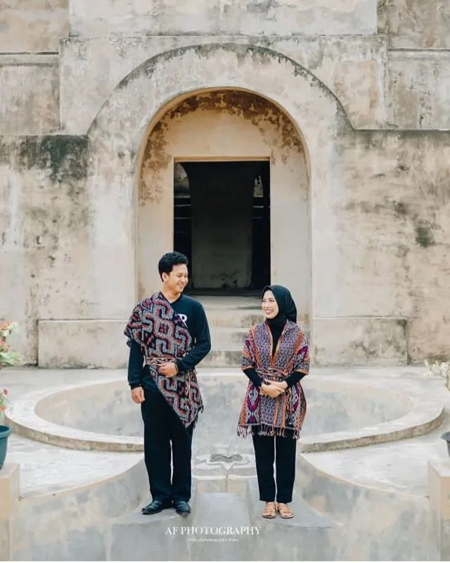 12+ Ide Prewedding Tanpa Bersentuhan, Mesra dan Elegan! 21