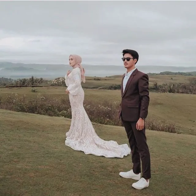 12+ Ide Prewedding Tanpa Bersentuhan, Mesra dan Elegan! 26
