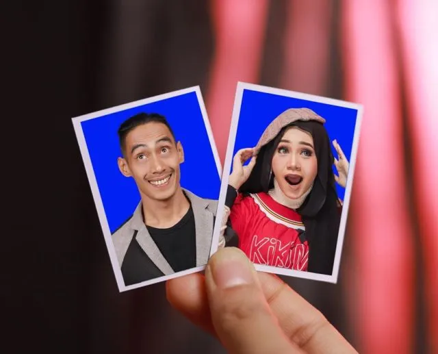 10 Ide Pre-wedding Unik Terinspirasi dari Pas Foto 12