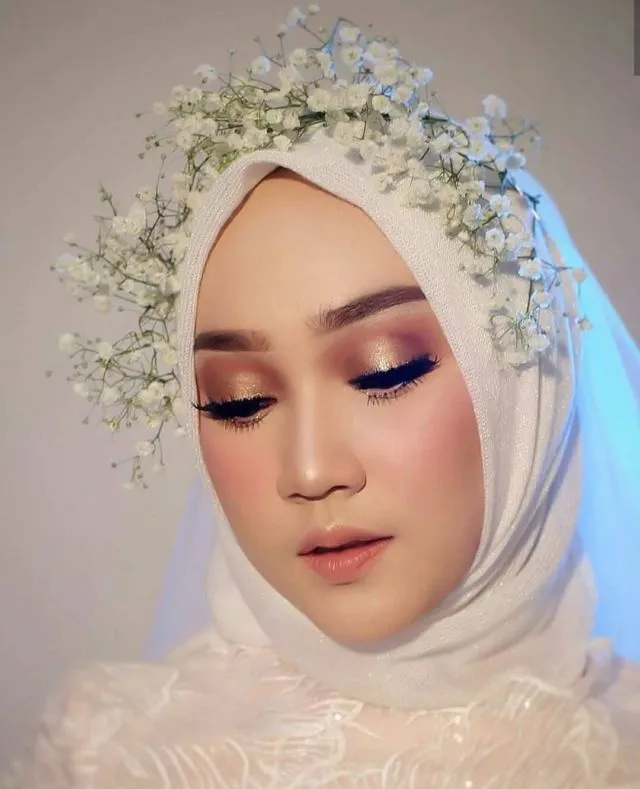 12 Ide Wedding Hijab Do dengan Mahkota Bunga 22