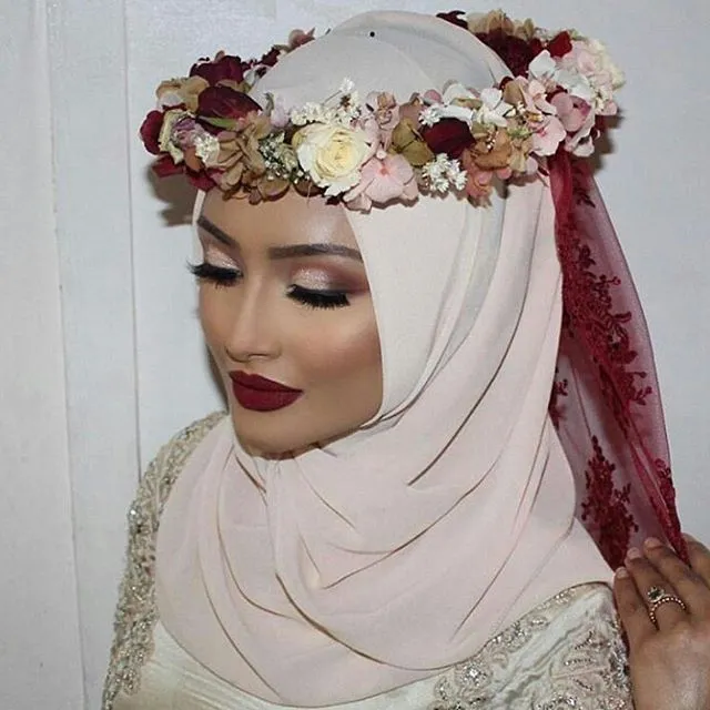 12 Ide Wedding Hijab Do dengan Mahkota Bunga 18