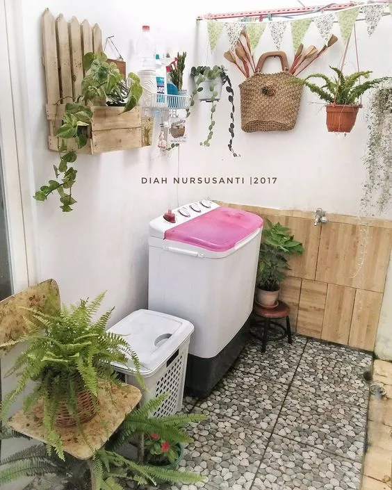 10 Ide Penataan Tempat Cuci Baju di Belakang Rumah. Sempit tapi Berguna 17 tempat cuci baju terbuka