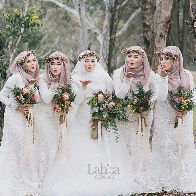 12 Ide Wedding Hijab Do dengan Mahkota Bunga 13