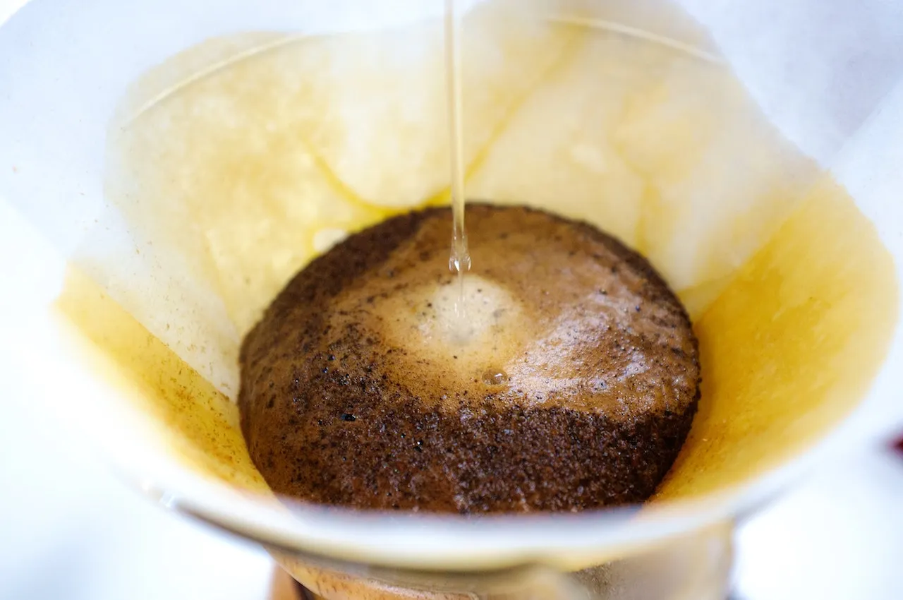 6 Cara Ampuh Hilangkan Bekas Noda Teh dan Kopi pada Cangkir Kesayangan. Kinclong Kayak Baru 11