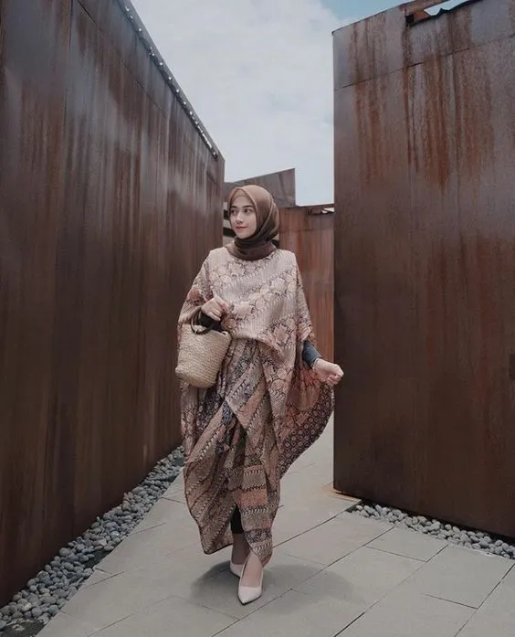 8 Ide Kaftan yang Pantas Dipakai Walau Nggak Lebaran 12