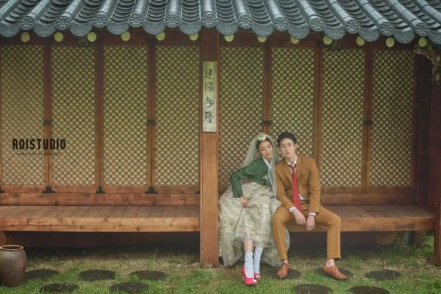 11 Foto Prewedding Ala Korea dalam Balutan Hanbok 23