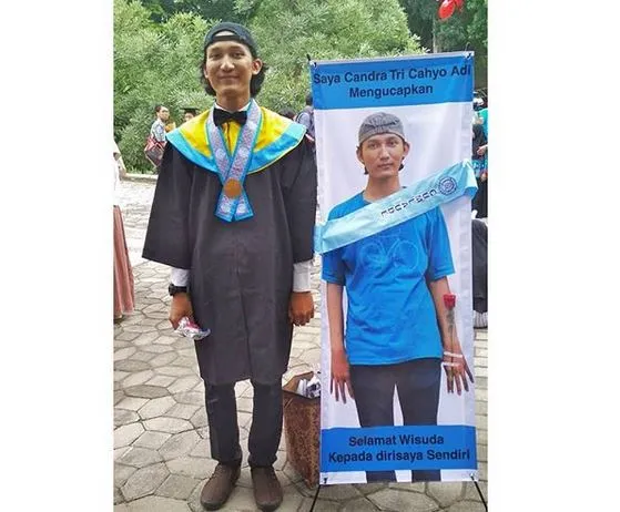 12 Banner Ucapan Selamat Wisuda Lucu dan Sedikit Nakal 14