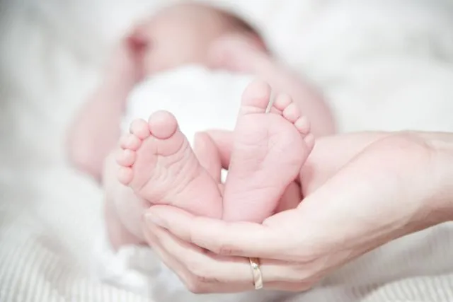 7 Manfaat Luar Biasa Menjemur Bayi di Pagi Hari. Sehat dan Bisa Bikin Dia Happy! 13
