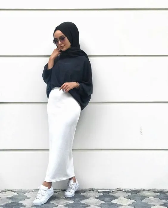 9 Inspirasi OOTD Rok Span Kalau Bosan Sama Celana 11