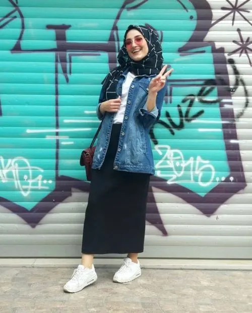 9 Inspirasi OOTD Rok Span Kalau Bosan Sama Celana 13