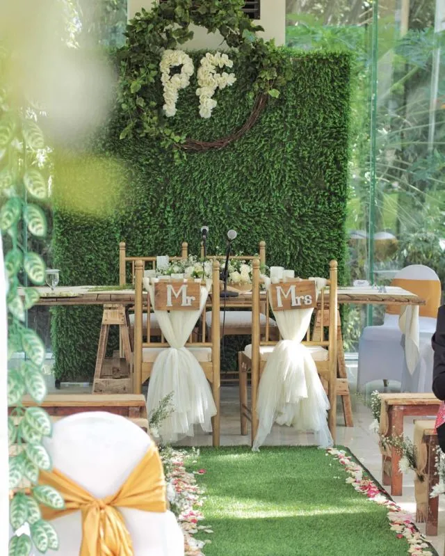 10 Ide Dekorasi Meja Akad dalam Ruangan Bertema Rustic 15