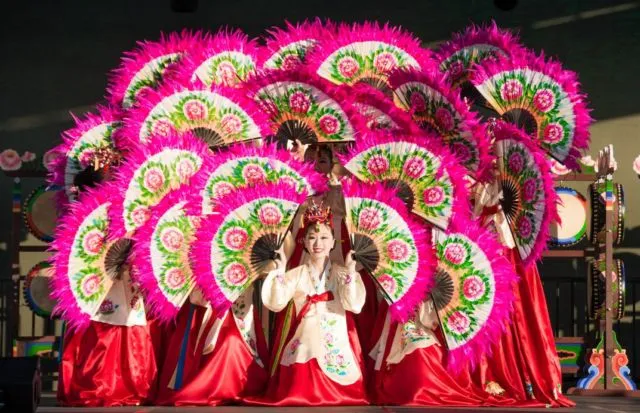 8 Tradisi Pernikahan di Korea Selatan yang Mungkin Belum Kamu Tahu 9