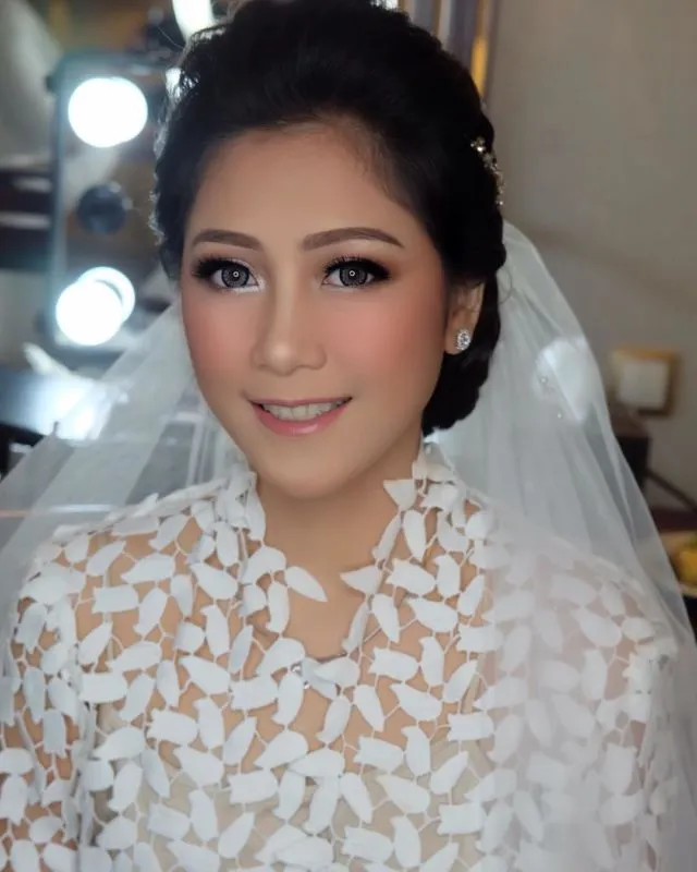 10 Ide Wedding Make-up si Kulit Sawo Matang. Rahasia Kulitmu Terlihat Paripurna Cemerlang! 17