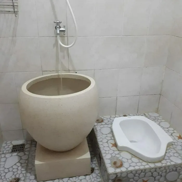 11 Desain Kamar Mandi Ukuran 2x1 Minimalis & Terlihat Luas 19