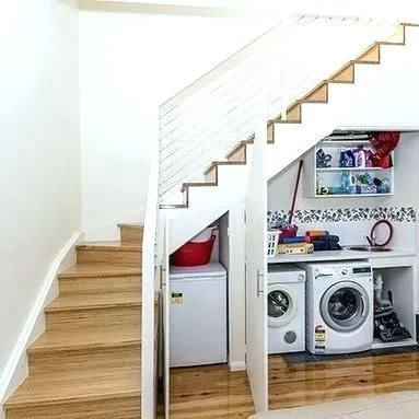 10 Ide Ruang Bawah Tangga yang Minimalis & Kreatif 11
