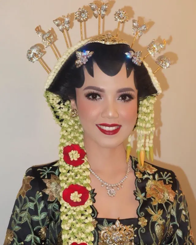 10 Ide Wedding Make-up si Kulit Sawo Matang. Rahasia Kulitmu Terlihat Paripurna Cemerlang! 20