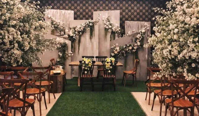 10 Ide Dekorasi Meja Akad dalam Ruangan Bertema Rustic 13