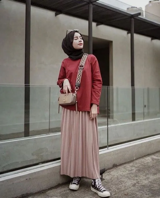 8 Potret OOTD Rok Plisket Buat Hijaber agar Tampil Manis 14