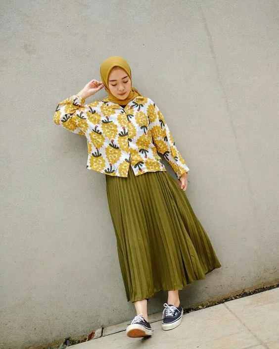 8 Potret OOTD Rok Plisket Buat Hijaber agar Tampil Manis 9