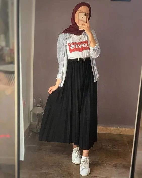 8 Potret OOTD Rok Plisket Buat Hijaber agar Tampil Manis 13