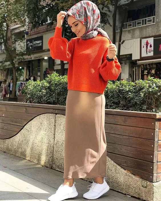 9 Inspirasi OOTD Rok Span Kalau Bosan Sama Celana 10