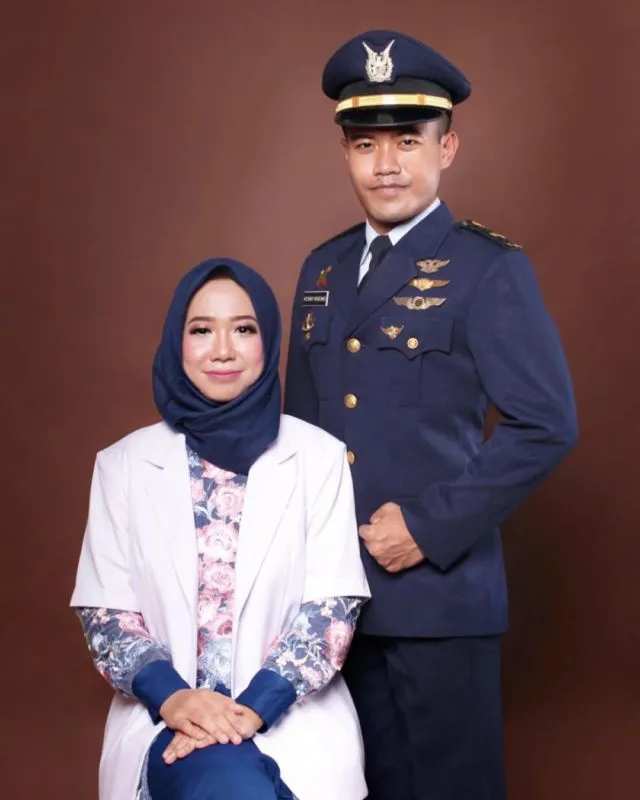 10 Inspirasi Pre-wedding Tentara dan Tenaga Medis 18