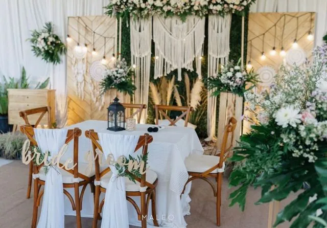 10 Ide Dekorasi Meja Akad dalam Ruangan Bertema Rustic 12