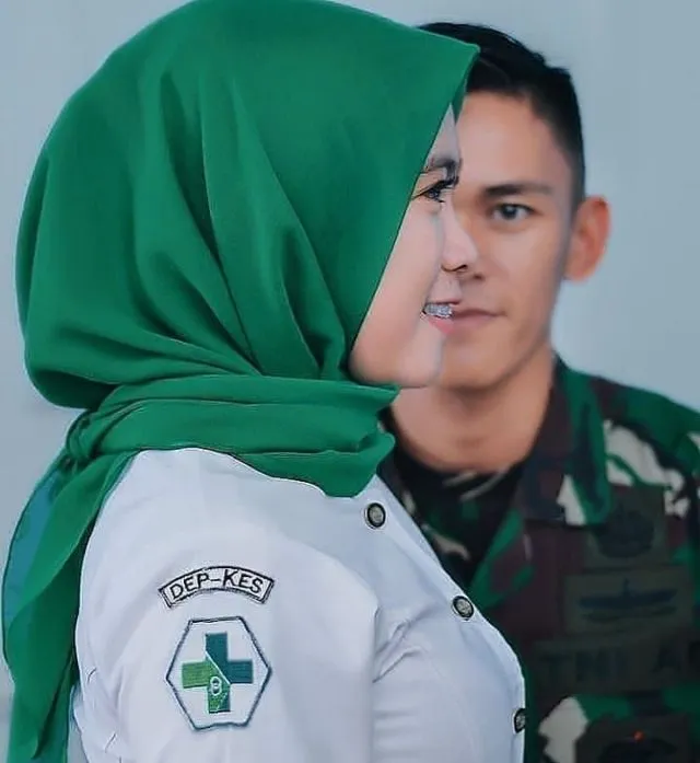 10 Inspirasi Pre-wedding Tentara dan Tenaga Medis 17