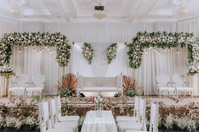 10 Ide Dekorasi Meja Akad dalam Ruangan Bertema Rustic 14