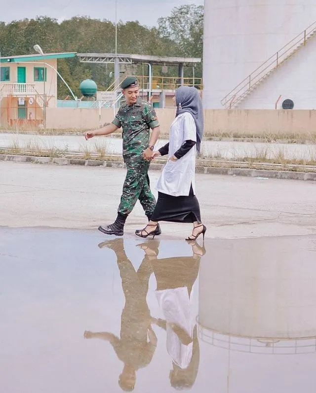 10 Inspirasi Pre-wedding Tentara dan Tenaga Medis 15