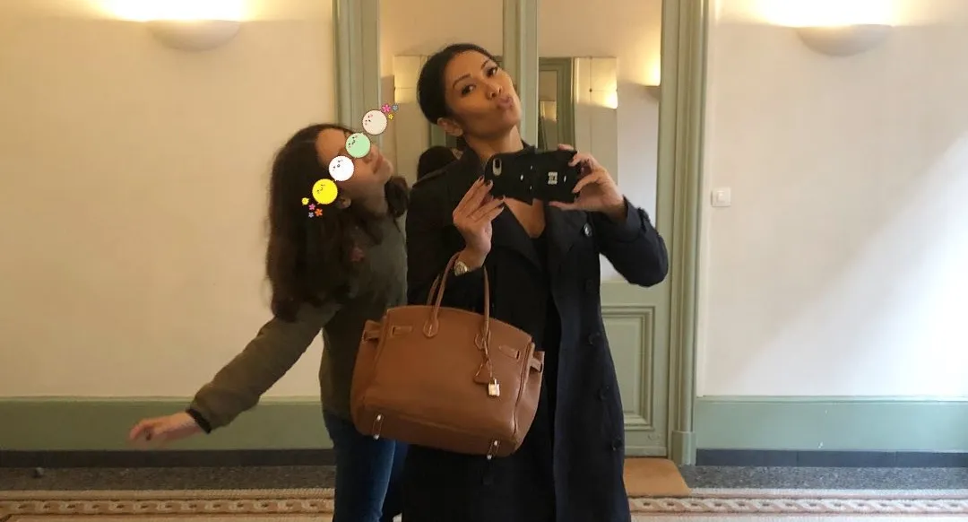 Selalu Tutupi Foto Kirana dengan Stiker, Anggun Cipta Akhirnya Perlihatkan Wajah sang Anak