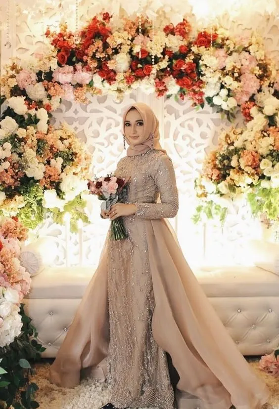 10 Inspirasi Gaun Pernikahan Organza yang Kekinian 16