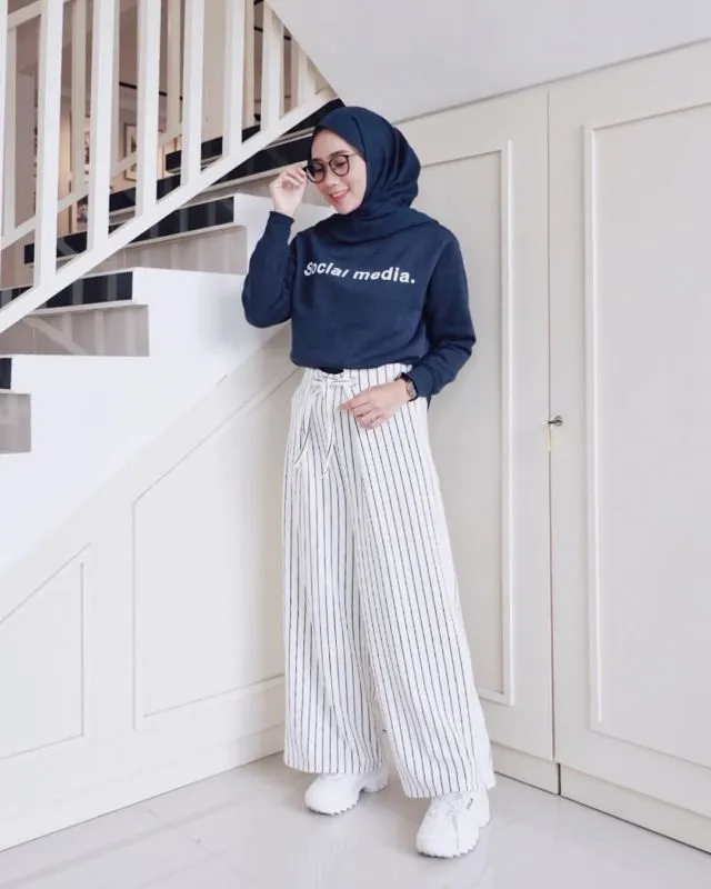 Perpaduan Sempurna Kaus dan Kulot ala 7 Hijaber ini Bisa Jadi Inspirasi. Nyaman dan Selow! 8