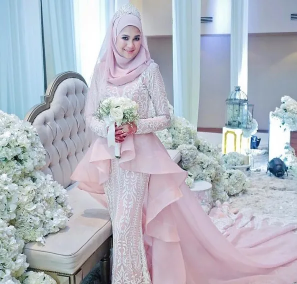 10 Inspirasi Gaun Pernikahan Organza yang Kekinian 15