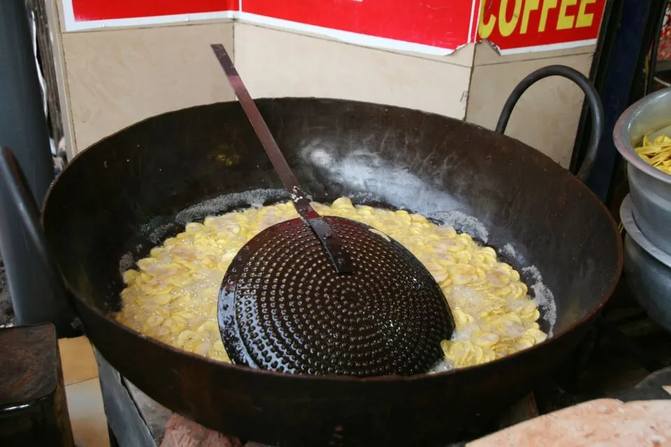 6 Cara Masak yang Jadi Penyebab Ayam Goreng Tepung Buatanmu Gagal Krispi 10