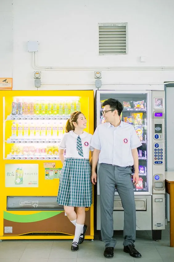 9 Ide Foto Pre-wedding Pakai Seragam Sekolah 18