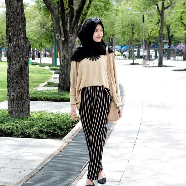 Perpaduan Sempurna Kaus dan Kulot ala 7 Hijaber ini Bisa Jadi Inspirasi. Nyaman dan Selow! 9
