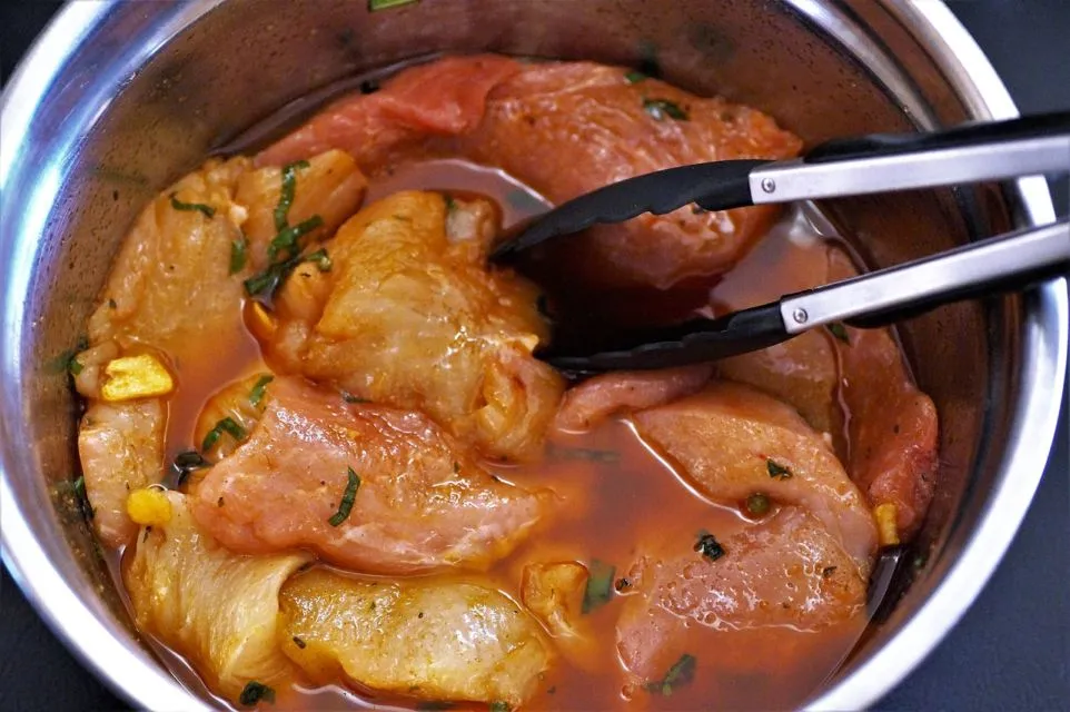 6 Cara Masak yang Jadi Penyebab Ayam Goreng Tepung Buatanmu Gagal Krispi 8