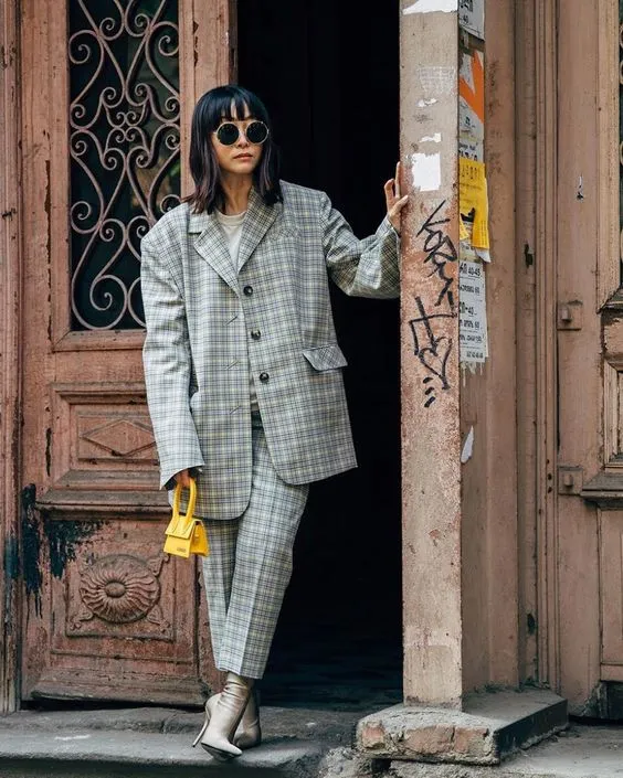 Inspirasi Oversized Blazer untuk Berbagai Acara Pentingmu 16