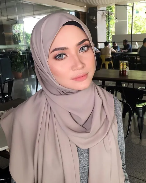9 Warna Hijab Netral untuk Semua Baju (Wajib Punya) 17