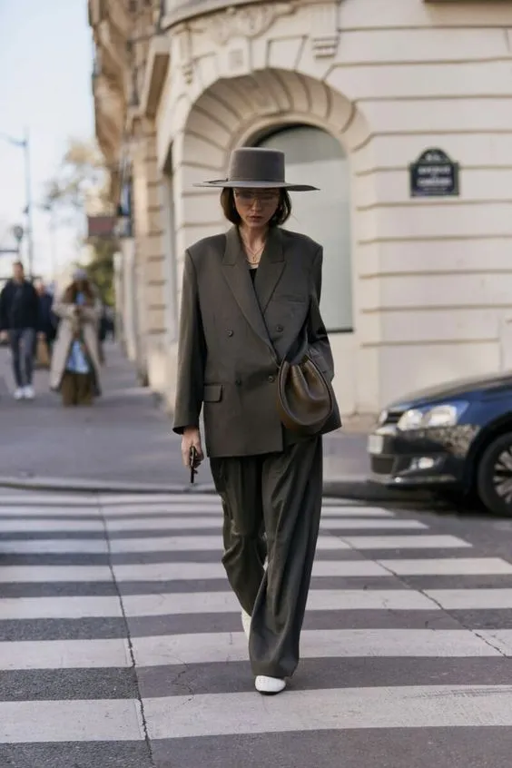 Inspirasi Oversized Blazer untuk Berbagai Acara Pentingmu 20